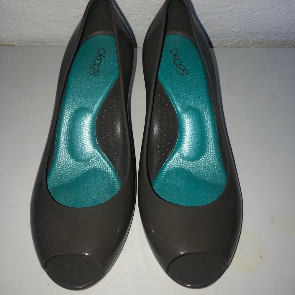 Oka • B jell wedges. Extremely comfortable.